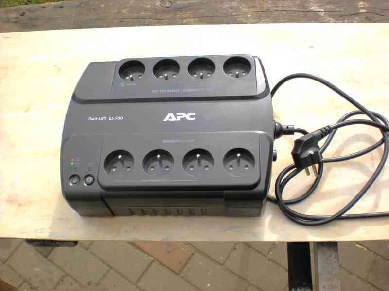 Záložní zdroj APC Back-UPS ES 700  - foto 2