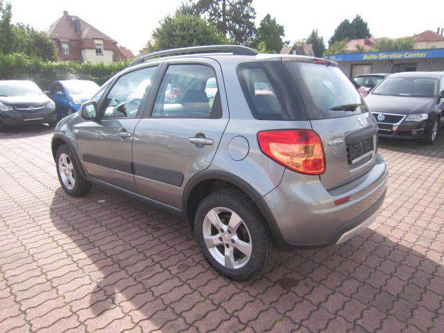 Suzuki SX4 1,6i Club 4x4 benzín 88kw - foto 6