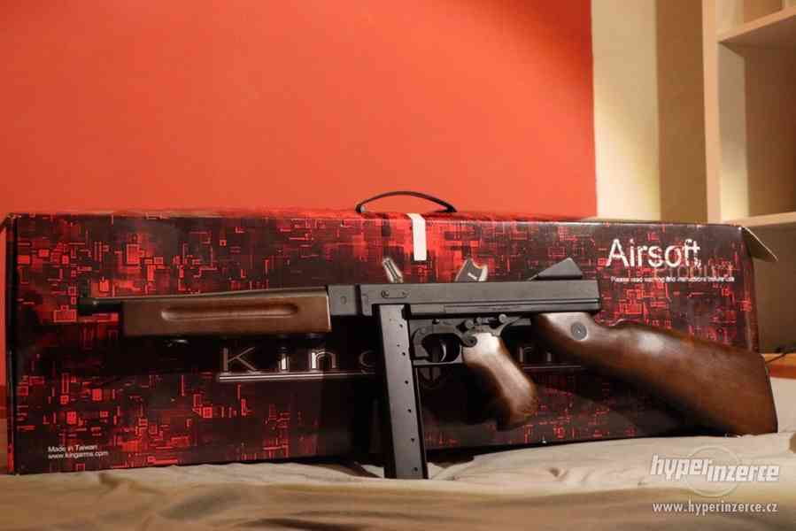 PRODÁM Airsoft Thompson M1A1 (celokov, dřevo) King Arms - foto 3