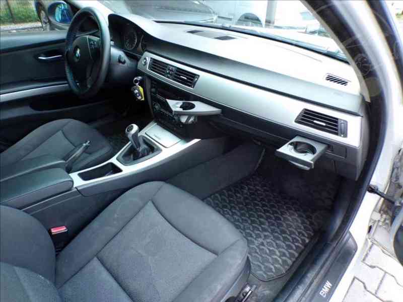 BMW 318 D 2,0 XENONY - foto 12