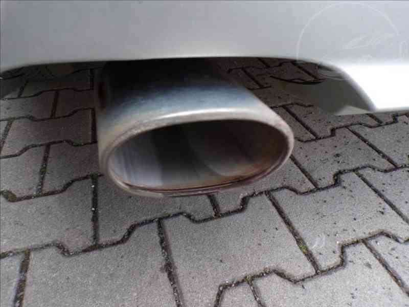 BMW 318 D 2,0 XENONY - foto 10