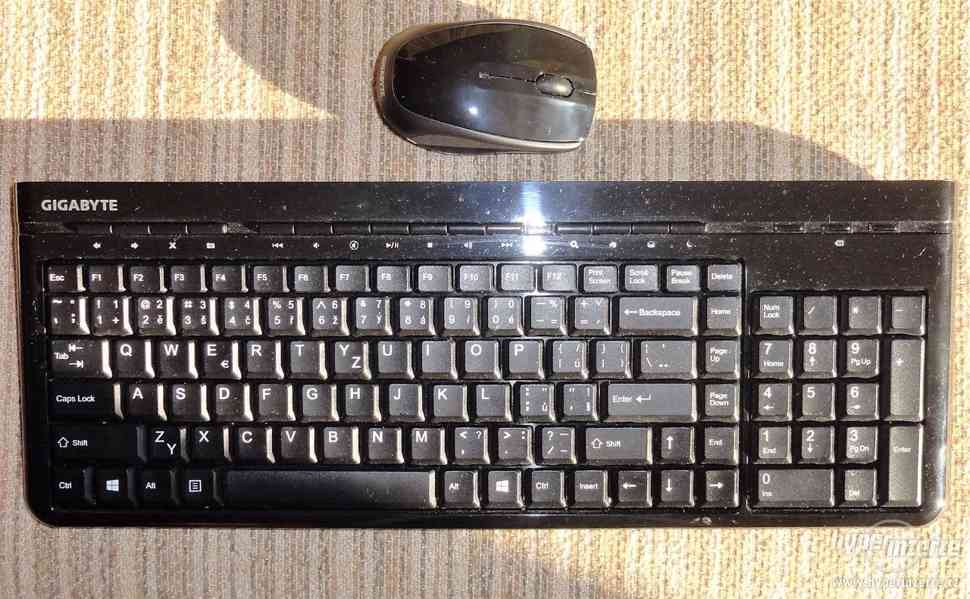 Bezdrátová klávesnice s myší GIGABYTE KM7580 CZ - foto 4