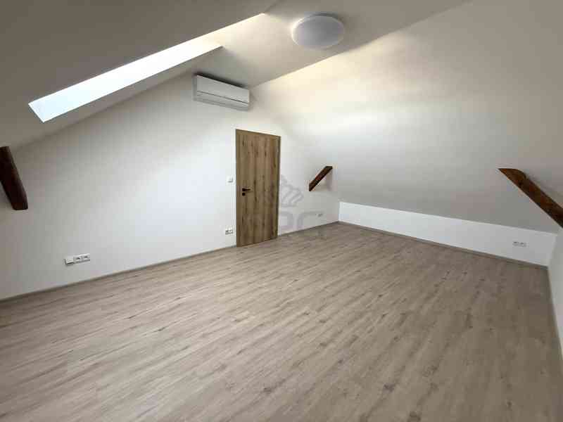 EXKLUZIVNĚ K PRONÁJMU DESIGNOVÝ MEZONET 4+kk „ROSTĚNICE-ZVON - foto 8