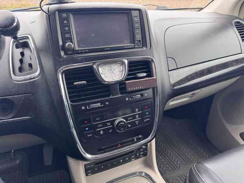 Lancia Voyager 3,6 DVD Gold RT Nový model 2012 - foto 19