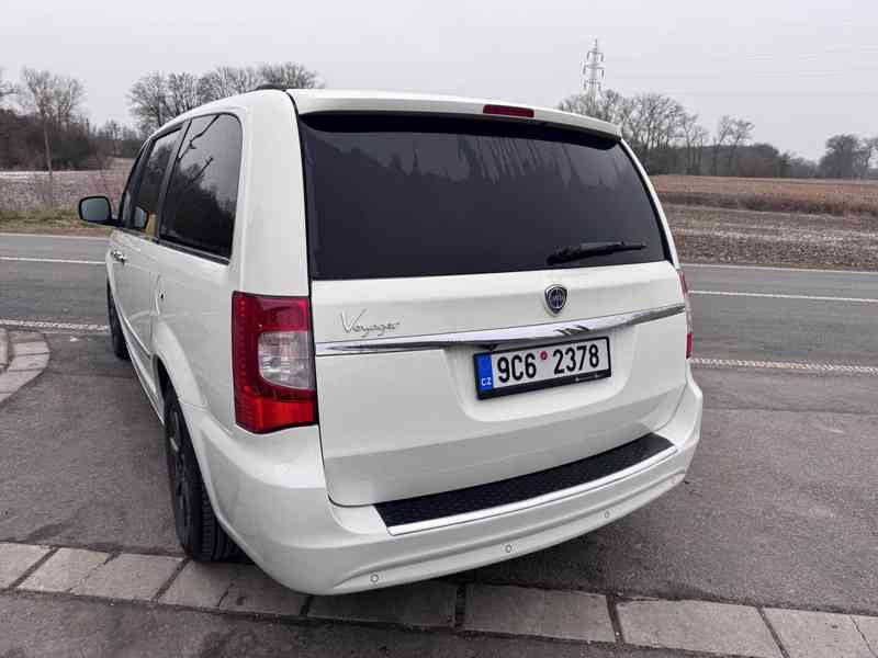 Lancia Voyager 3,6 DVD Gold RT Nový model 2012 - foto 5