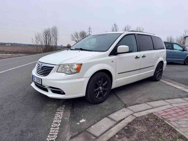 Lancia Voyager 3,6 DVD Gold RT Nový model 2012 - foto 2