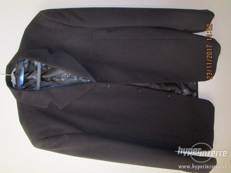 Prodám černý oblek ( sako a kalhoty ),vel. 50, zn. C & A - foto 2