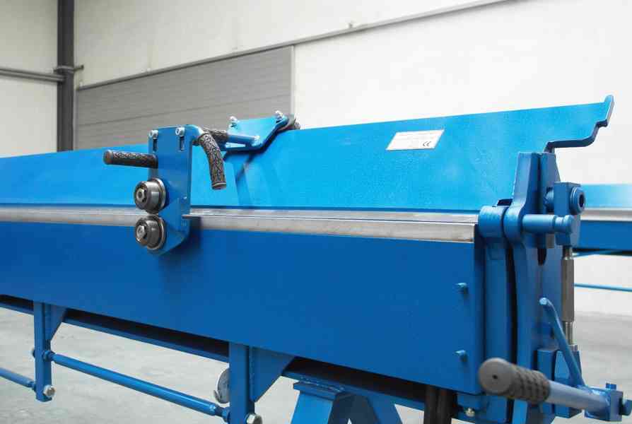 4metrová-ohýbačka-plechů Ruční ohýbačka na plech 4140mm/0,8m - foto 2