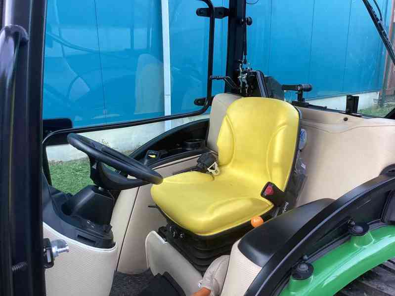 Traktor John Deere 3025E - foto 13