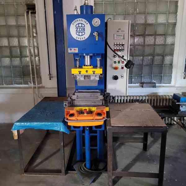 Prodáme hydraulický lis - foto 2