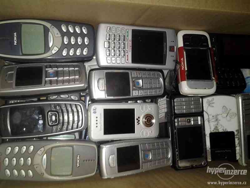 Mobilní telefony ze zrušeného bazaru-JEN V CELKU -spěchá - foto 1