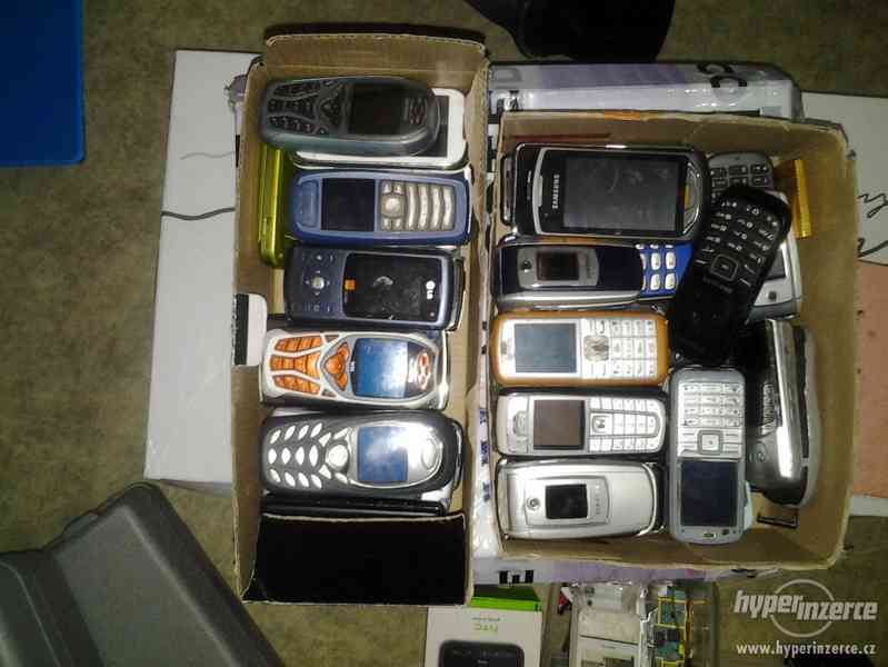 Mobilní telefony ze zrušeného bazaru-JEN V CELKU -spěchá - foto 9