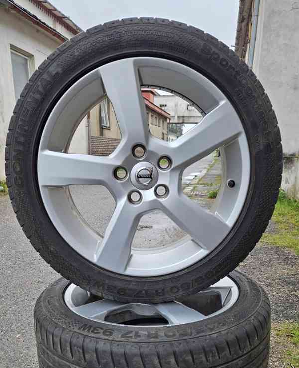 🚗 Originální ALU kola Volvo Cratus 17" s pneu – krásná sada - foto 1