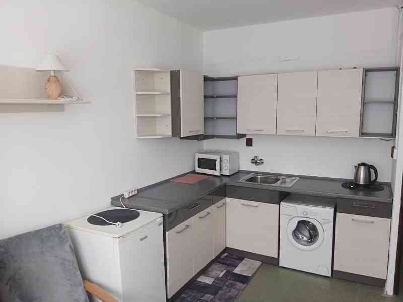 Byt 1+KK 19,9 m², zcela vybavený, 2. NP, v Oldřichově ul. - foto 2
