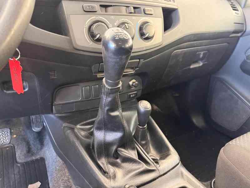Toyota Hilux2,5 D4D 106kw - foto 12