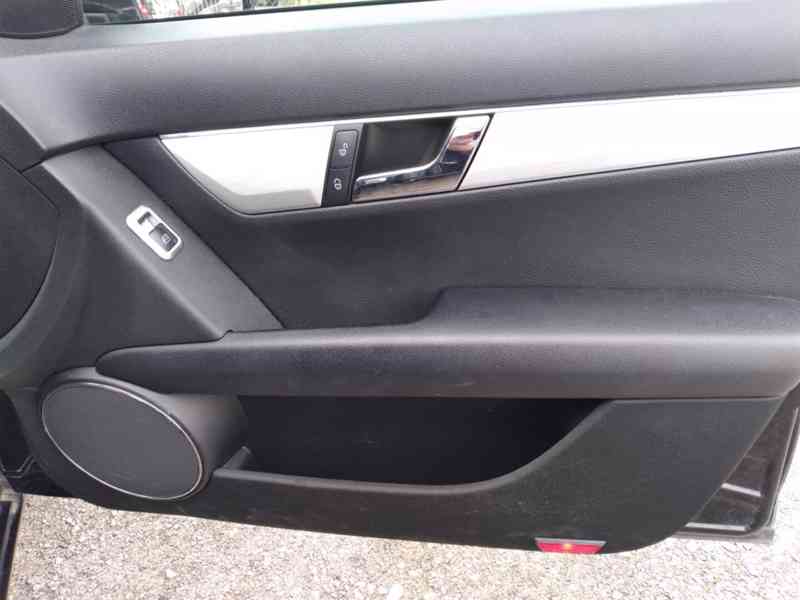 MERCEDES BENZ C 180 1.6 KOMPRESOR 144kW MANUÁL - foto 31