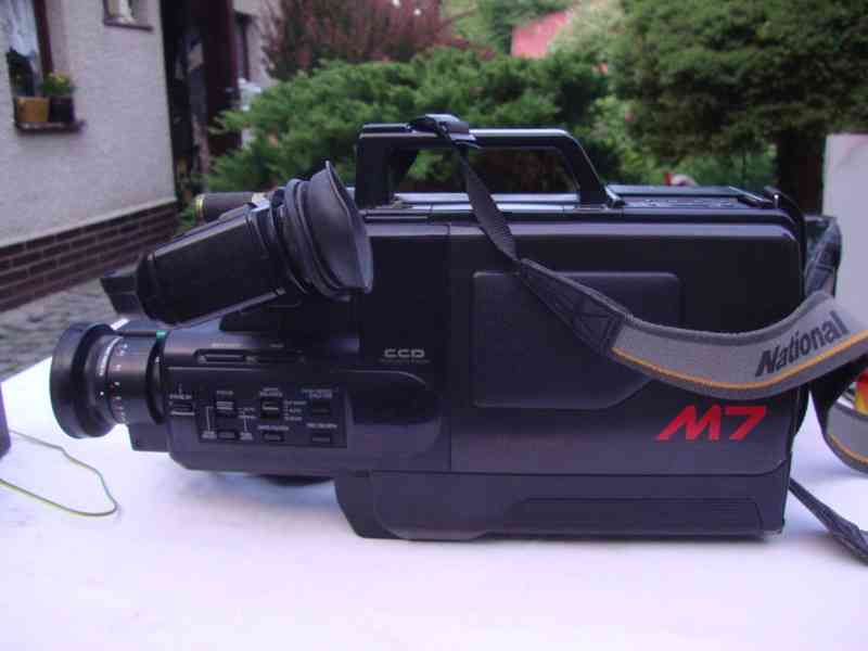 Retro VHS kamera videokamera National Panasonic M7 funkční