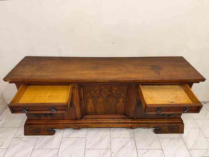 Starožitný bufet v novogotickém stylu  - foto 8