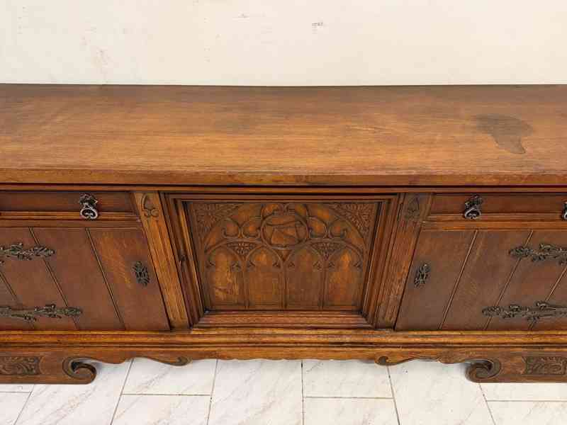 Starožitný bufet v novogotickém stylu  - foto 3