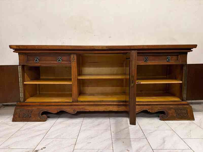 Starožitný bufet v novogotickém stylu  - foto 9