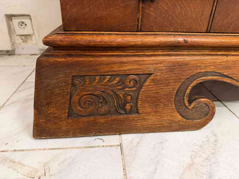 Starožitný bufet v novogotickém stylu  - foto 7