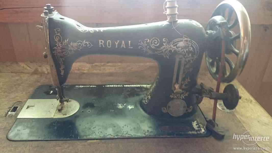 Starý šicí stroj Royal - foto 3