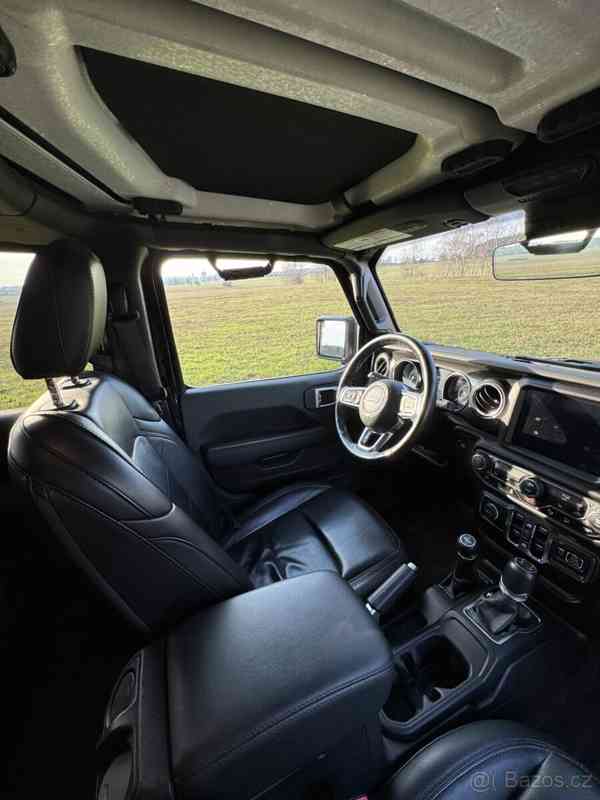 Jeep Wrangler Unlimited Sahara 3.6 Pentastar V6   - foto 15