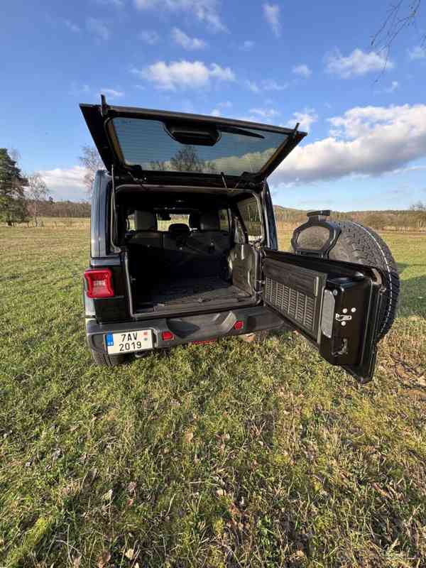 Jeep Wrangler Unlimited Sahara 3.6 Pentastar V6   - foto 12