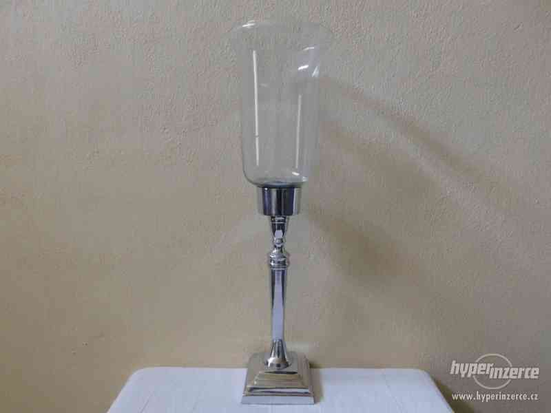 Svícen - kovový se skleněným cylindrem - foto 2