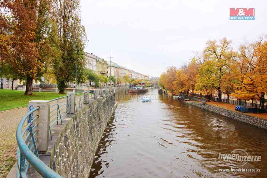 Prodej bytu 2+1, 82 m?, Praha, ul. Janáčkovo nábřeží - foto 2