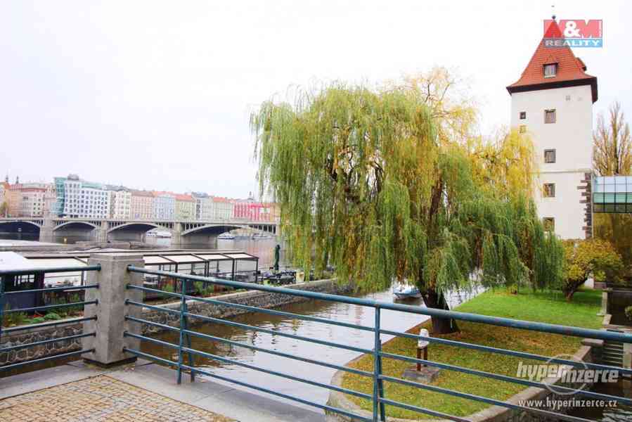 Prodej bytu 2+1, 82 m?, Praha, ul. Janáčkovo nábřeží - foto 3