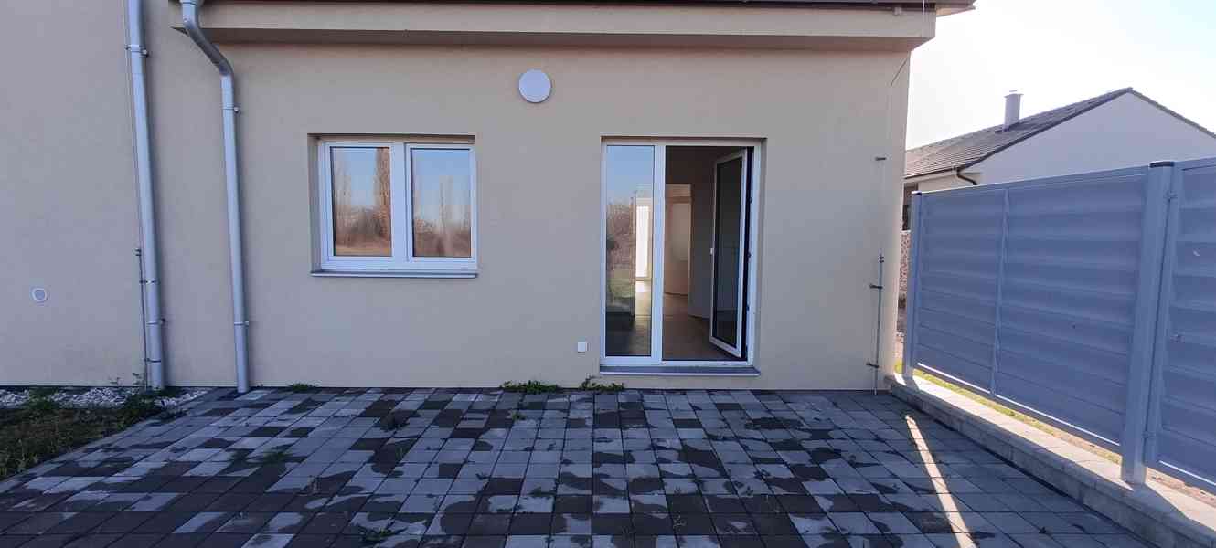 Prodej nového bytu 2+kk s terasou Hevlín - foto 11