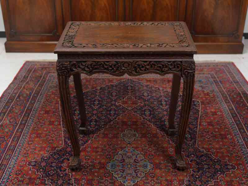 Hnízdové stolky vyřezávané - foto 3