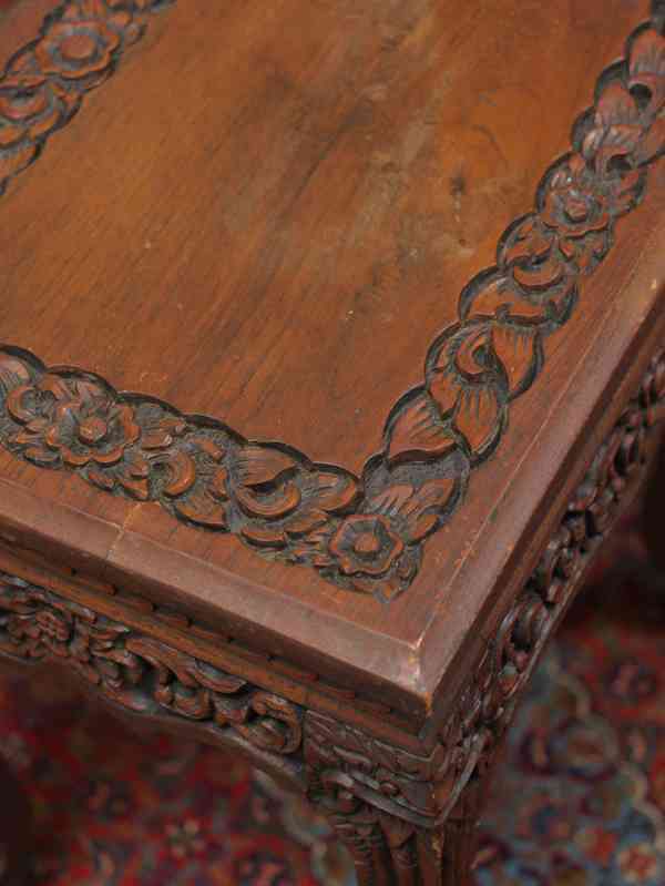 Hnízdové stolky vyřezávané - foto 6