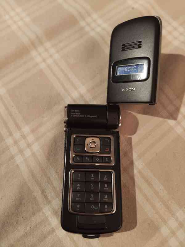 Mobilní tlačítkový telefon Nokia N93 - maketa - foto 4