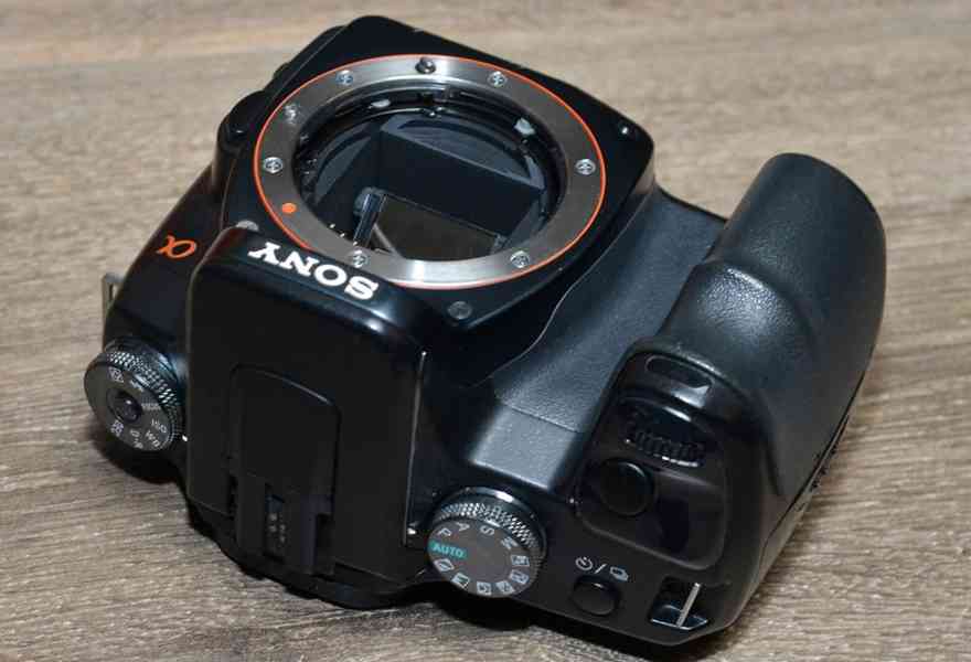 Sony SLT-A100 **APS-C 10,2 MPix CCD APS-C* - foto 4