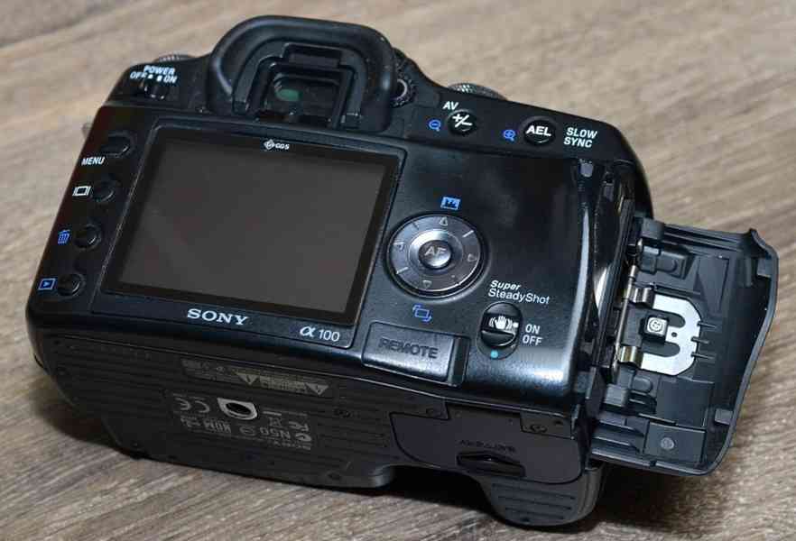 Sony SLT-A100 **APS-C 10,2 MPix CCD APS-C* - foto 3