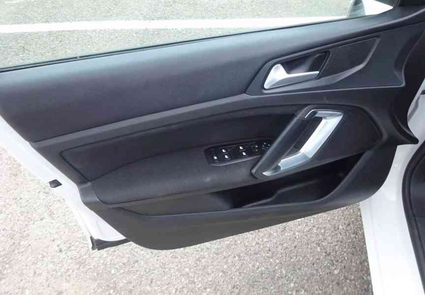 Peugeot 308 1.2 PureTech r.v.2018 (81 kw) ČR po rozvodech - foto 6