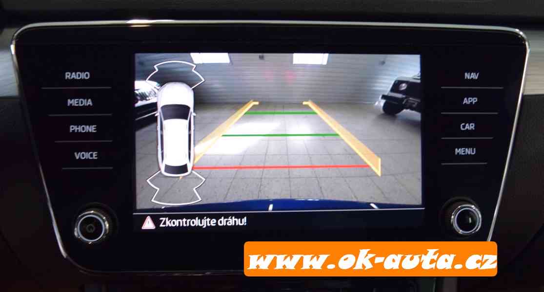 Škoda Superb 2.0 TDI BUSINESS DSG - DPH 2021 - foto 14