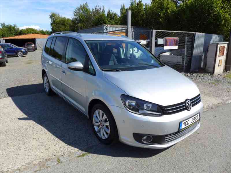 Volkswagen Touran 1,6 TDI KAMERA, TAŽNÉ, VÝHŘEV - foto 2