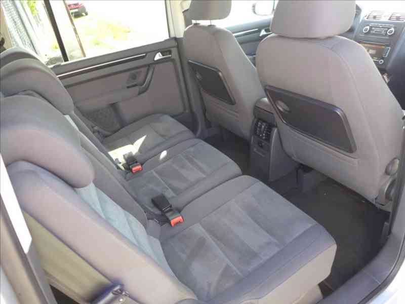Volkswagen Touran 1,6 TDI KAMERA, TAŽNÉ, VÝHŘEV - foto 9