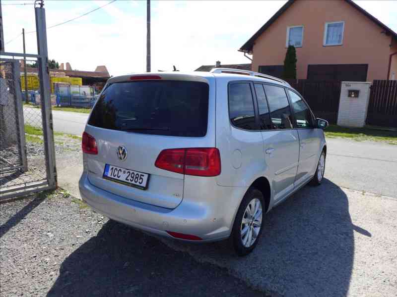 Volkswagen Touran 1,6 TDI KAMERA, TAŽNÉ, VÝHŘEV - foto 3