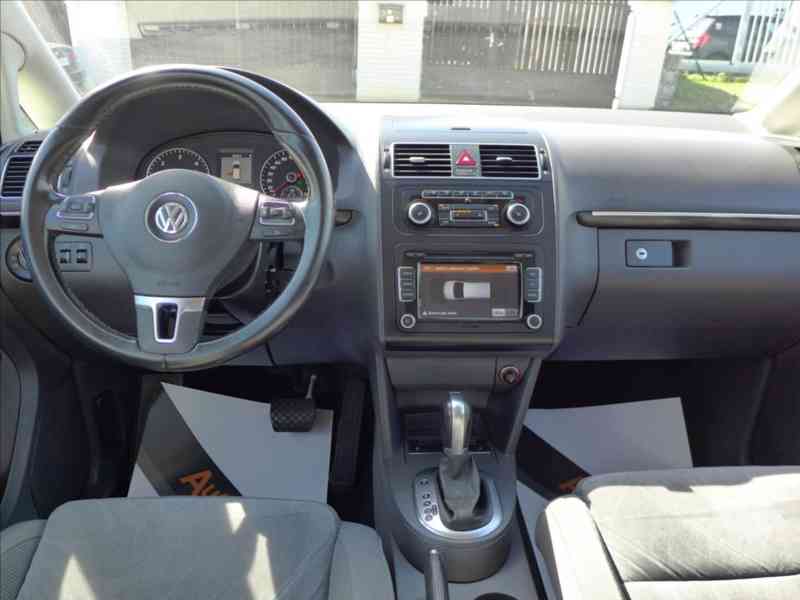 Volkswagen Touran 1,6 TDI KAMERA, TAŽNÉ, VÝHŘEV - foto 7