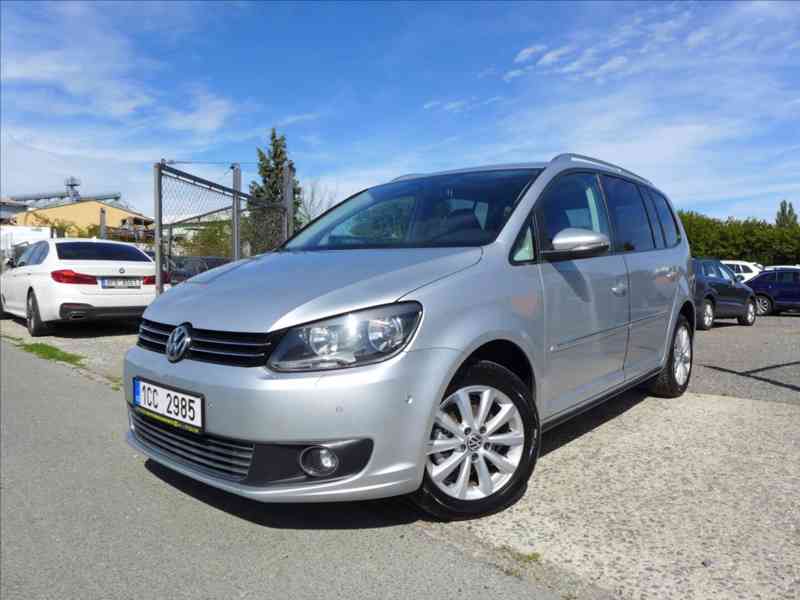 Volkswagen Touran 1,6 TDI KAMERA, TAŽNÉ, VÝHŘEV - foto 1