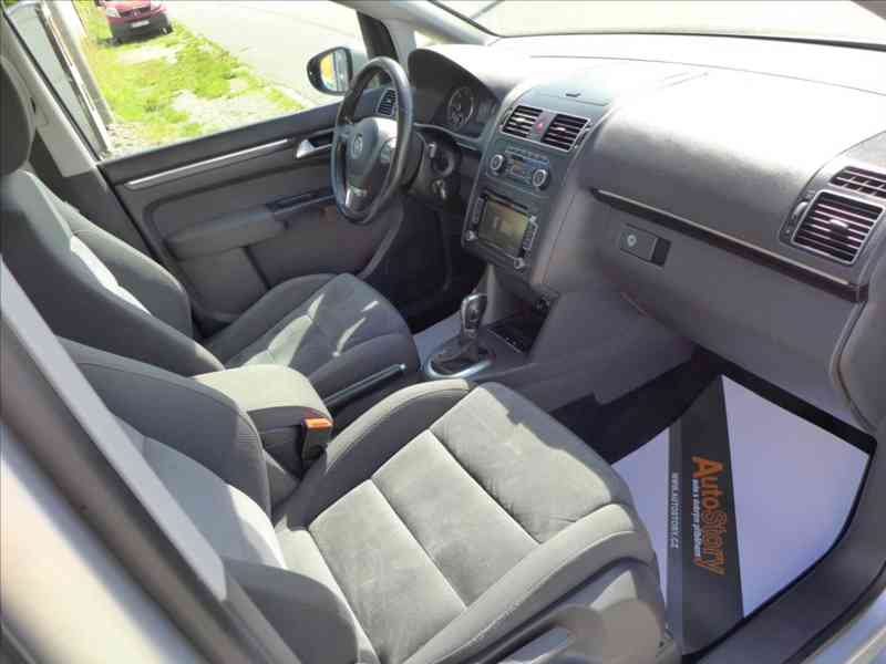 Volkswagen Touran 1,6 TDI KAMERA, TAŽNÉ, VÝHŘEV - foto 10