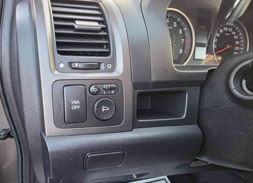 Honda CR-V 2,0i Elegance 4X4 benzín 110kw - foto 13