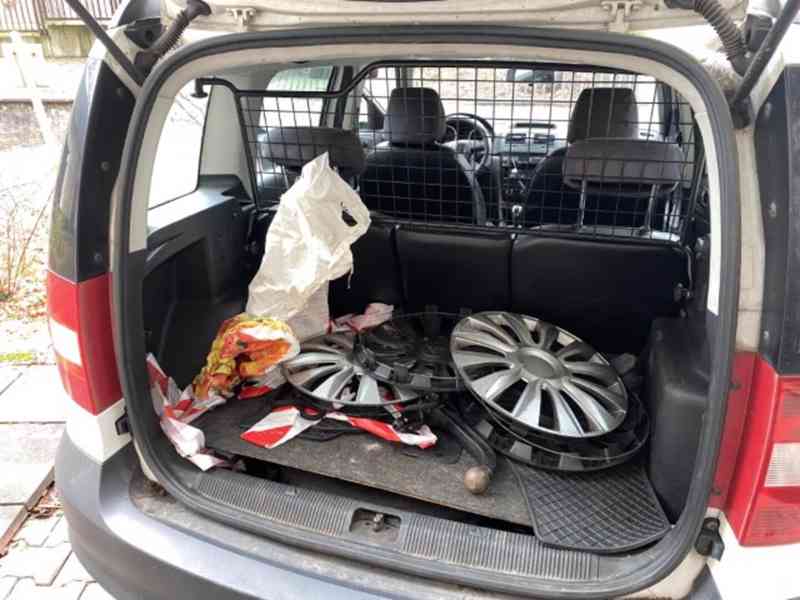 Škoda Yeti 2.0 TDI, 81 kW, 2011 – od 35 000 Kč (aukce) - foto 7