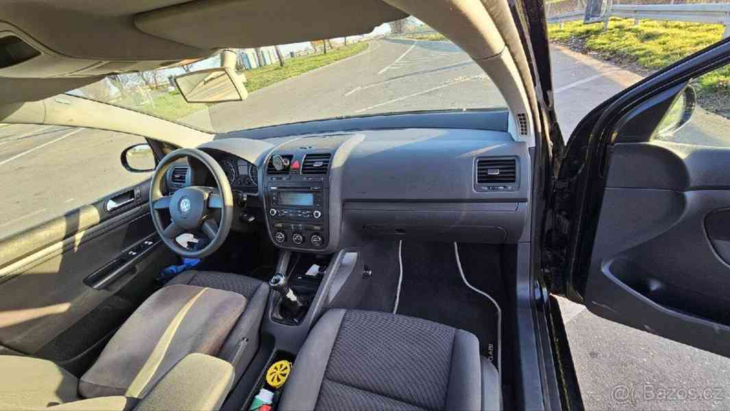 Volkswagen Golf 1,6   BENZIN - foto 12