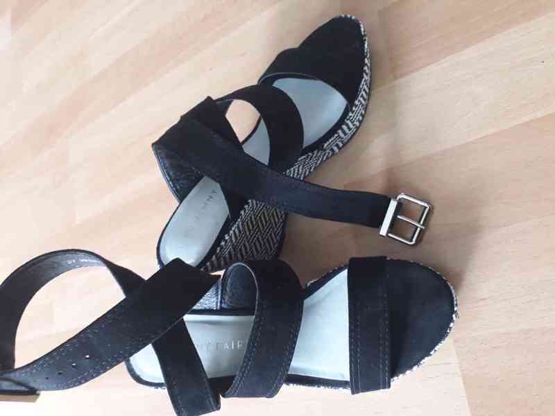 Nádherné boty na černobílém klínku - foto 1