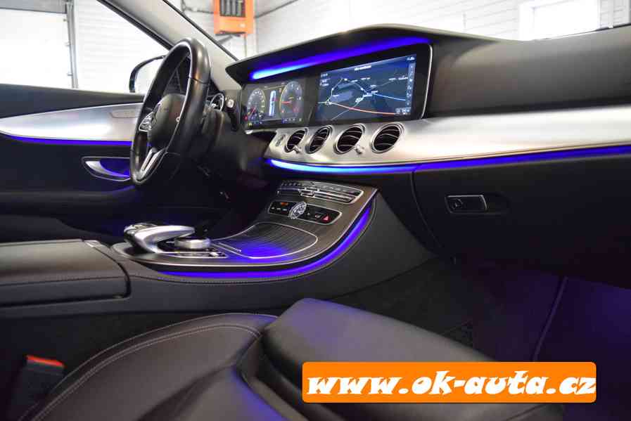 Mercedes-Benz Třídy E 220 D 143kW LCD COCKPIT 12/2019-DPH - foto 12